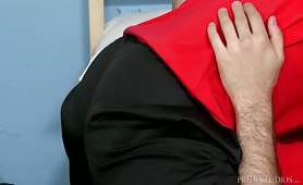 Il lui a relooké le trou du cul après le sport